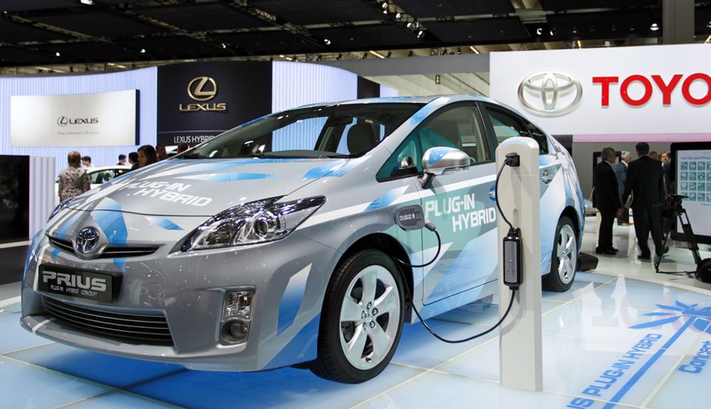 Toyota Prius er blant de bilene som får avgiftslette fra nyttår. NAF etterlyser mer langsiktig avgiftsstrategi.
