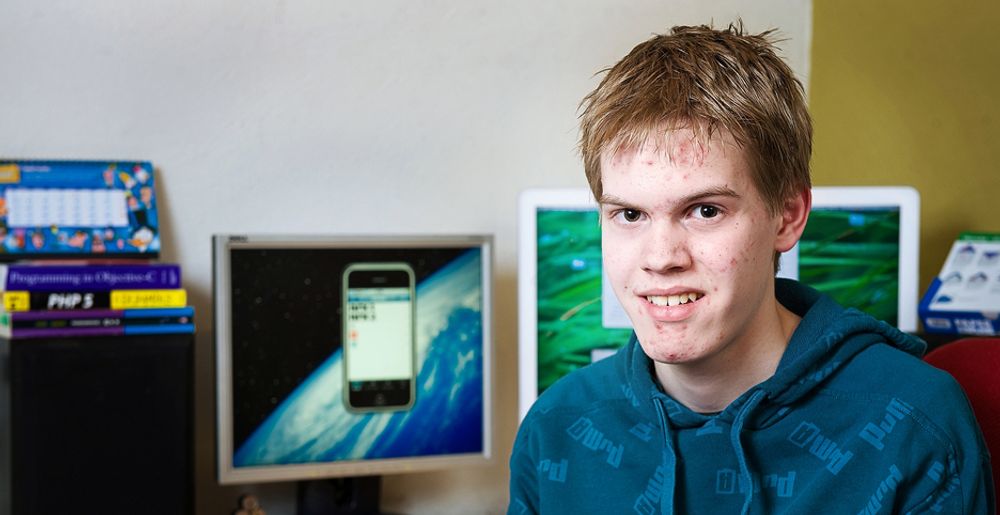 EPLEGUTTEN: Knut Ørland (15) har programmert siden han var 10 år. Tv-guiden han har laget for iPhone har høstet stor suksess på App Store.
