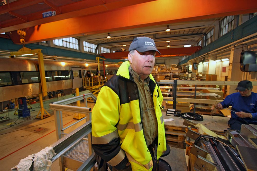 NYBYGGING: Bjørn Mikalsen er fabrikksjef på Strømmens verksted. Her er han inne i hallen hvor Bombardier nå skal bygge nye mellomvogner til Flytoget.
