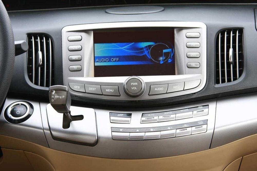 Både aircondition og innebygget navigasjon har BYD puttet inn i sin nye elbil som ble presentert i Detroit.