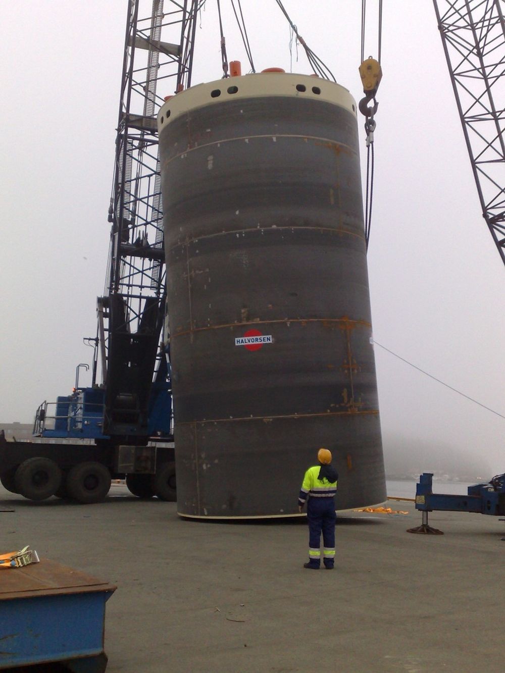 MEKANISK: CAN for Peon er produsert ved Peder Halvorsen Industrier. Den er 12 meter høy og seks meter i  diameter. Den tåler en last på  400 tonn.