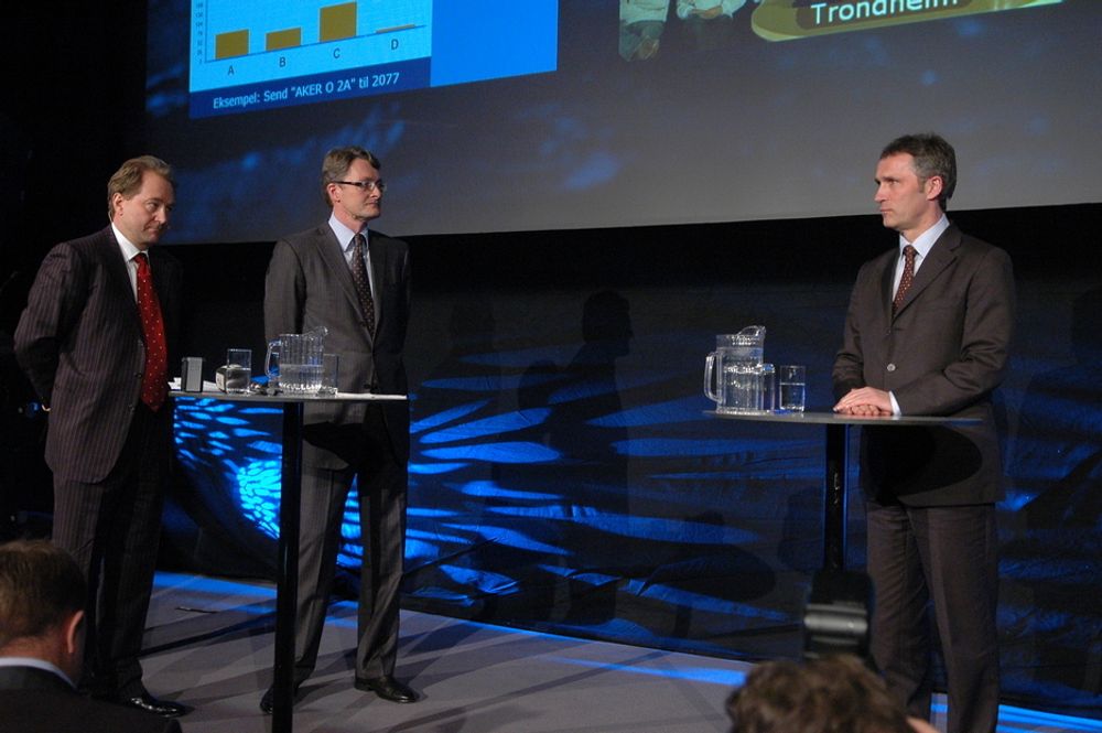 SHOW: Kjell Inge Røkke (til h.), konsernsjef Øyvind Eriksen i Aker ASA og statsminister Jens Stoltenberg under talkshowet på Akerdagen.