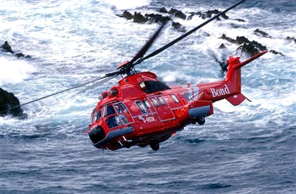 Et slikt helikopter, av typen AS332 L2 Super Puma fra Bond Offshore Helicopters, styrtet i Nordsjøen på vei til Aberdeen onsdag. Ulykken har trolig kostet 16 liv.