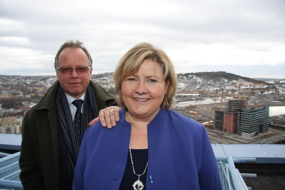 Partileder Erna Solberg og samferdselspolitisk talsmann Øyvind Halleraker i Høyre presenterte i dag partiets alternative transportplan.