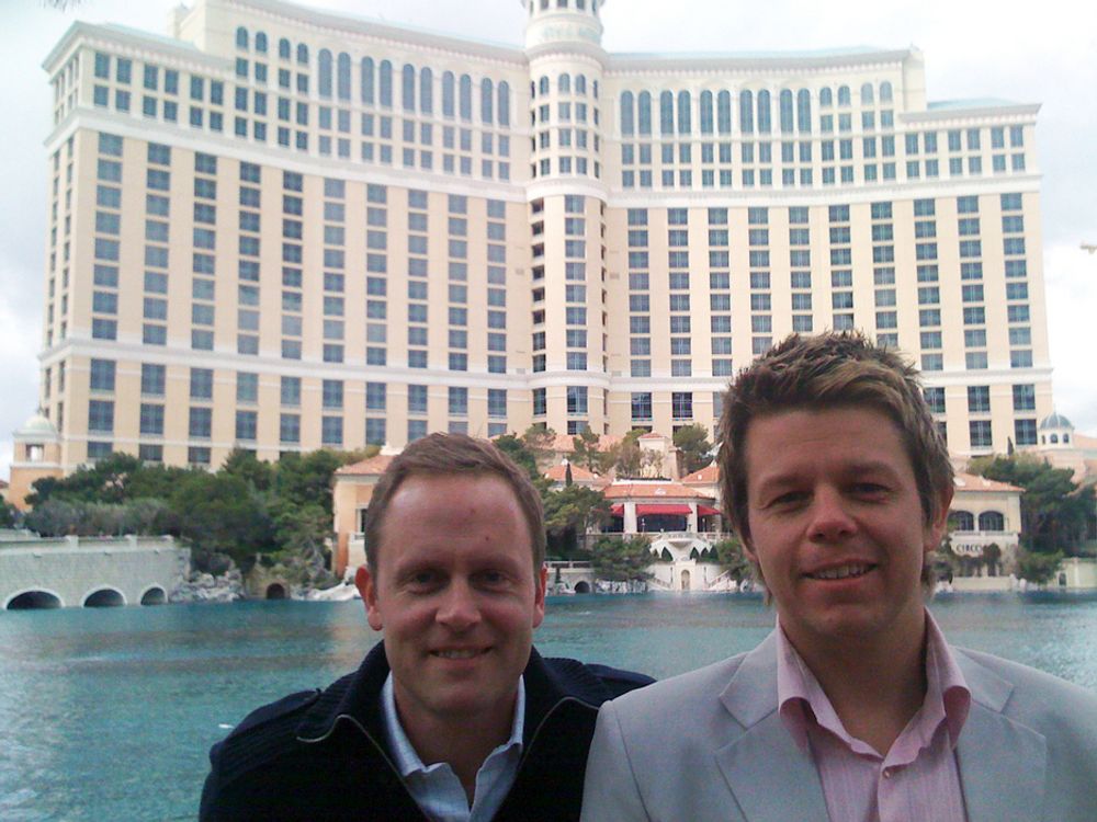 F.v: Adm. dir Jørn Ellefsen og Account Director Norway Morten Medhus i Comperio foran The Mirage i Las Vegas på FAST Forward-konferansen i forrige uke