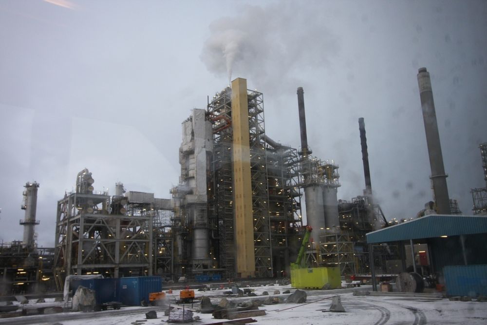 8. KARBONFANGST- OG LAGRING: Om man ikke kan fjerne CO2-utslippene, kan man iallefall lagre dem i bakken. Her gasskraftverket på Mongstad.