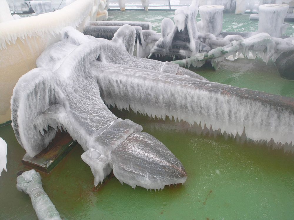 Islag: Ising skaper store problemer på skip og installasjoner.