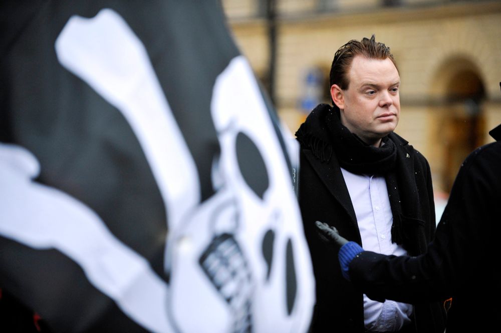 VOKSER RASKT: Den strenge Pirate Bay-dommen skaper enorm tilstrømning til Piratpartiet, som nå har nær 38.000 medlemmer. Her er partileder Rick Falkvinge utenfor tingretten i Stockholm før rettssaken.