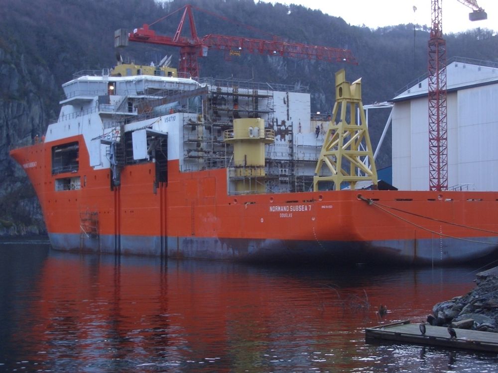 ROV-OPERASJONER: Normand Subsea 7 er et såkalt IMR-fartøy med 6 ubemannede ubåter til reparasjon,  vedlikehold og brønnintervensjon. Det 113 meter lange skipet er leid ut til Subsea 7 og skal brukes i Nordsjøen. Ubåtene senks i havet gjennom brønner i skipet  slik at været ikke skal hindre arbeidet.