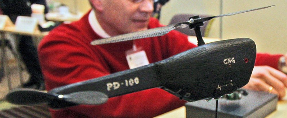 Dette er en modell av PD-100 Black Hornet som Prox Dynamics håper å selge blant annet til det norske og amerikanske forsvaret om et par år.
