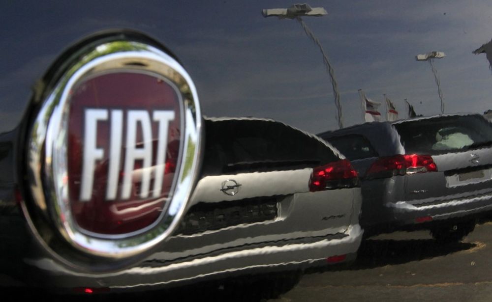 Bildelprodusentene Magna International fra Canada og RHJ International fra Belgia gir nå italienske Fiat kamp om å overta majoriteten i Opel fra General Motors.