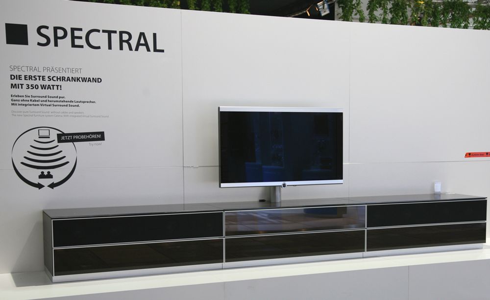 IFA: Spectral leverer TV- og Hifi-møbler med innebygde høyttalere.
