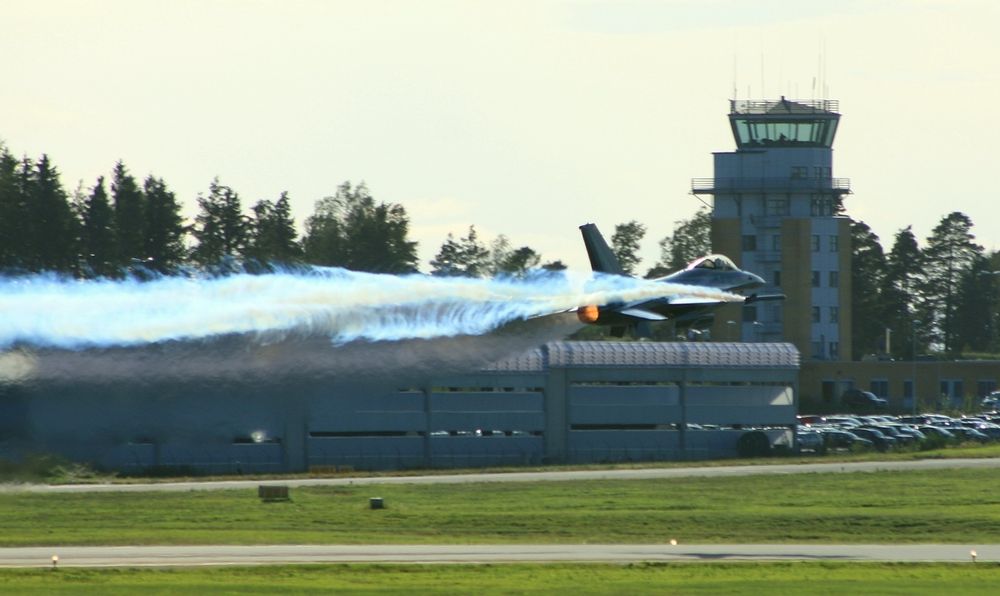 Belgisk F-16 rett etter takeoff.