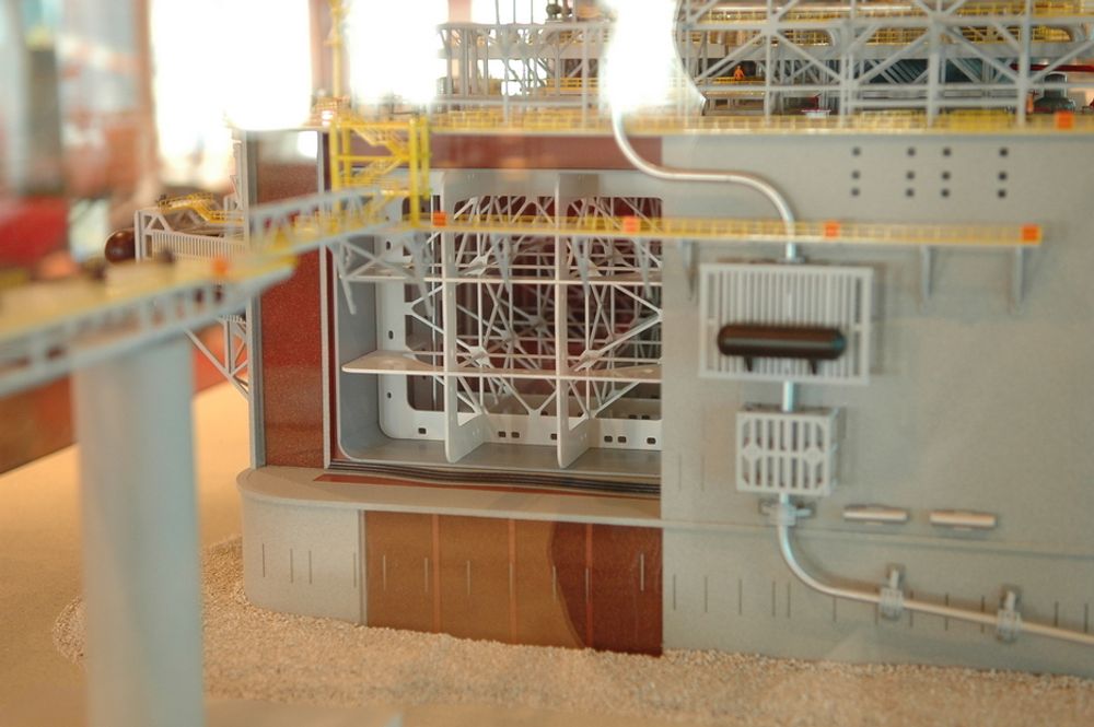 LNG-TANKEN: Modellen viser tanken som er utviklet av ExxonMobil. Det er to slike tanker i Adriatic LNG.