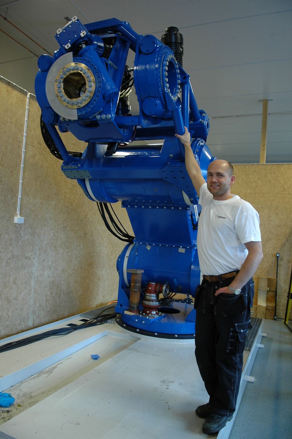 RUGG: Roboten som skal stå på boredekket på Seabed Rig kan løfte inntil tre tonnn. - Så vidt jeg vet er dette verdens største industriobot, sier Kenneth Mikalsen.