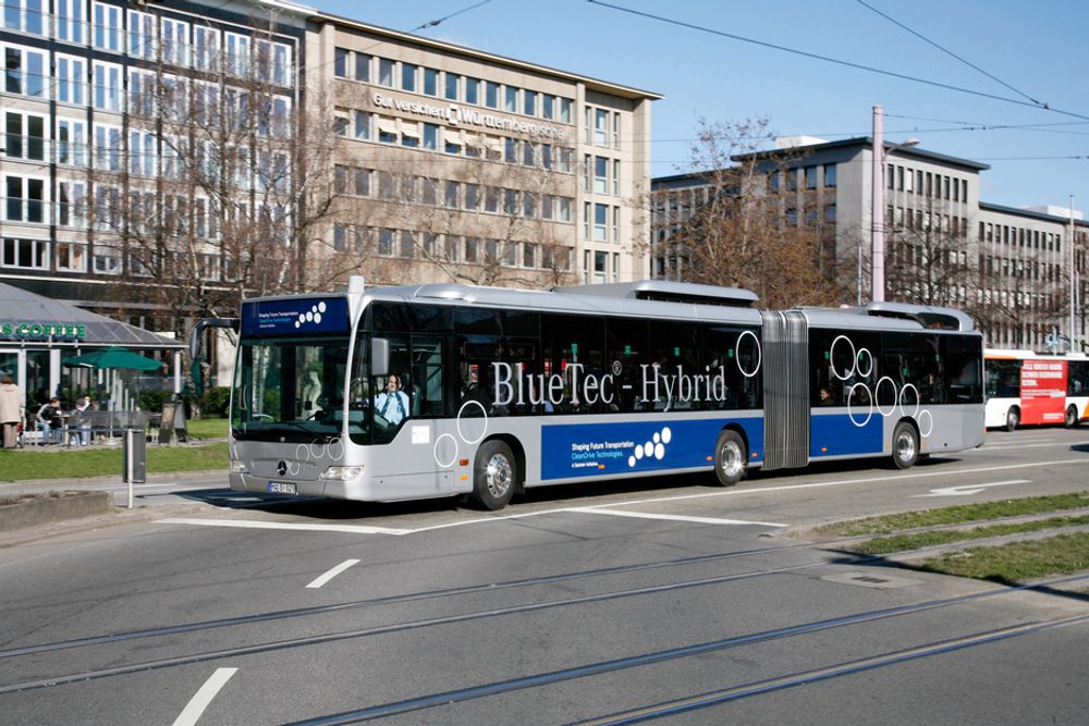 Mercedes-Benz nye Citaro G BlueTec Hybrid buss er elektrisk drevet og har en liten dieselmotor som lader batteriene.