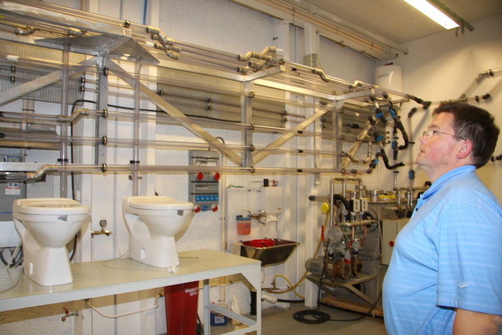 FoU-direktør Tor Rønnestad, Jets AS på Hareid, Herøy på Sunnmøre. Bildet er fra laboratoriet der Jets tester og utvikler sine vakuumdosystem. Jets har 50% markedsandel på nye skip.