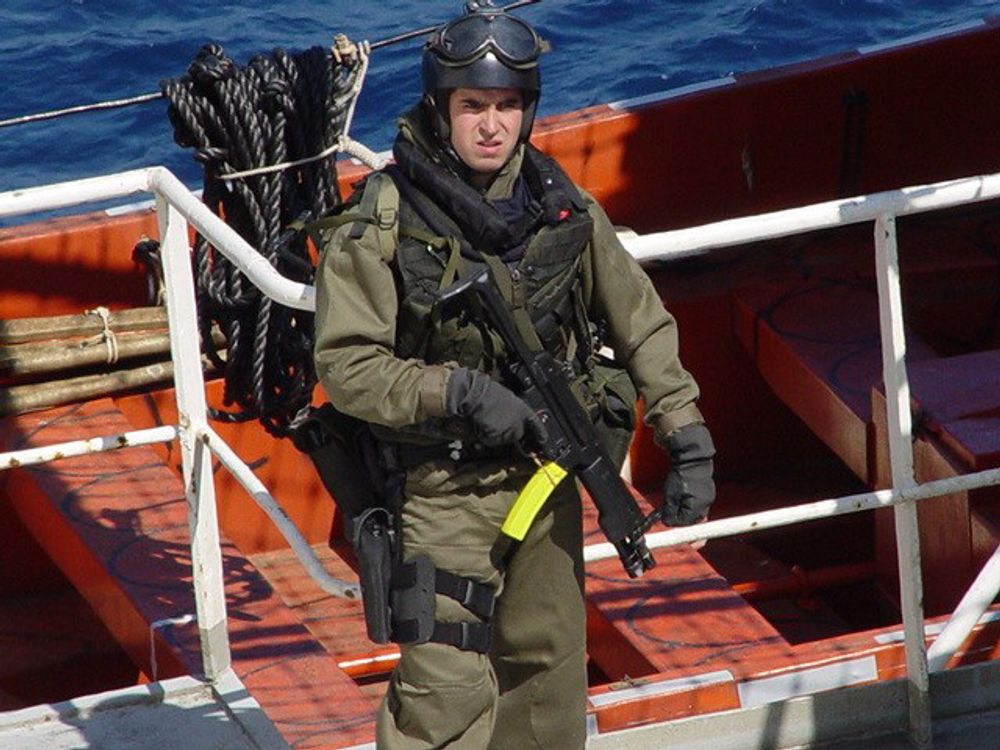 ØVELSE: Soldat om bord i et "kapret" skip. Bildet er fra en øvelse i Middelhavet for noen år siden.