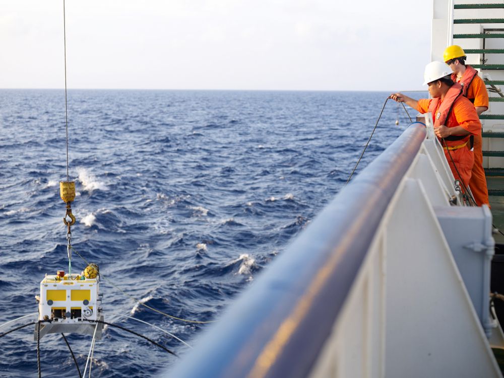 EMGS har syv spesialkonstruerte skip for elektromagnetisk kartlegging av oljeforekomster til havs.