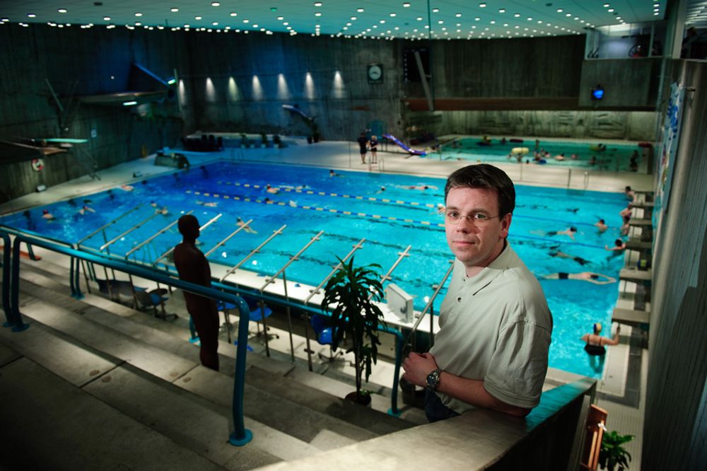 WATCHMAN: Torodd Buer er mannen bak bassengovervåkningen SwimEye, som skal gi badevaktene ekstra sekunder til å redde liv.