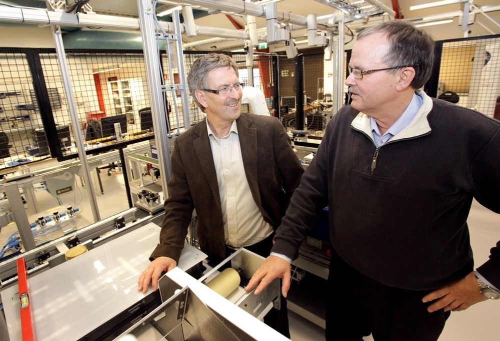 STERKERE SAMMEN: SRM-direktør Sverre Narvesen (t.v) og Nammo-direktør A. Erland Paulsrud har vært sammen i industriklynga NCE Raufoss i 3,5 år.