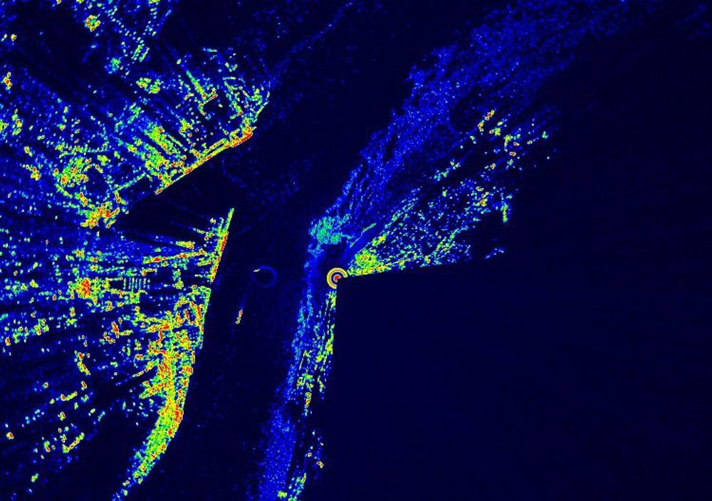 QUEBEC: Kongsberg Norcontrols nye teknologi gir mer detaljerte radarbilder, her fra Quebec. Bedre inntrykk får du ved å gå inn på http://www.youtube.com/watch?v=LKtNbCXuet0 hvor man kan se skip og is som beveger seg på elven.
