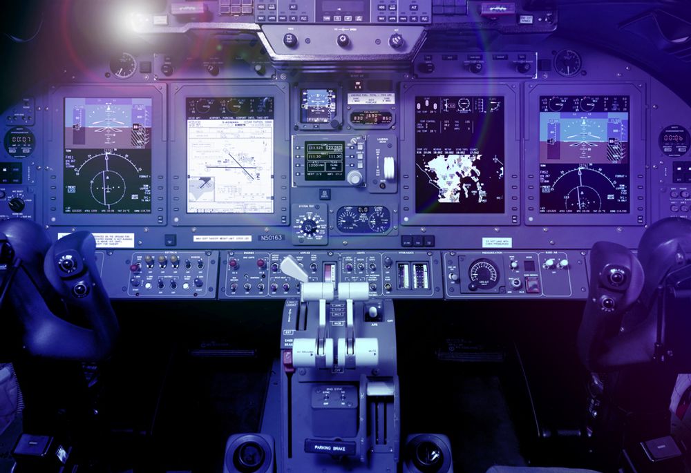 Slik ser cockpiten ut i en Bombardier Learjet 60 XR