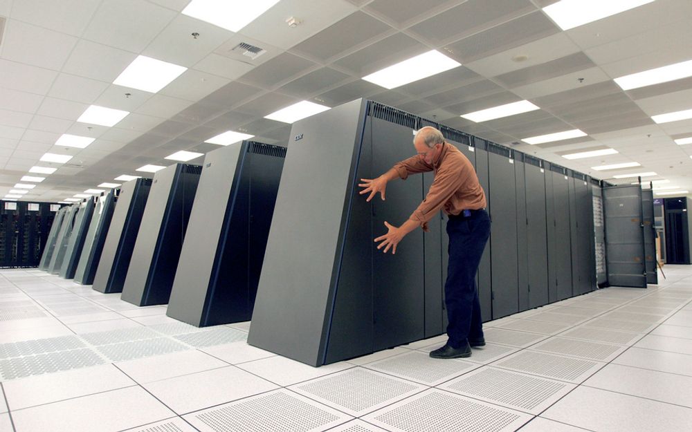 SUPERCOMPUTER: IBMs Blue Gene er regnet som en av de ledende supermaskinene i verden. Nordiske supercomputere kan nå bli samlet på Island for å kutte CO2-utslipp og få mer datakraft for pengene.