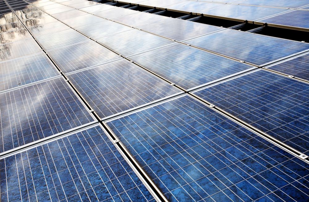 SOLCELLER: Solcellerelatert virksomhet har bidratt sterkt til at nyinvesteringer i industrien har økt med over 30 prosent i forhold til i 2006.