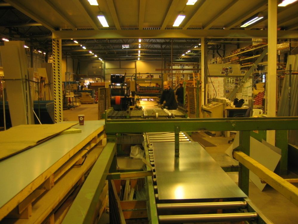 VEGG: Norac levere både veggpaneler, tak og annet interiør fra tre fabrikker i Norge og tre i utlandet.