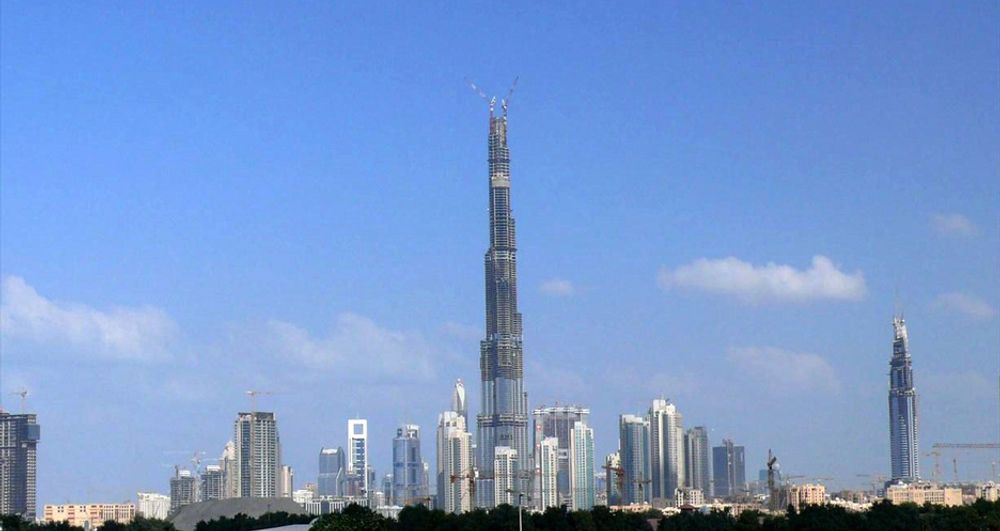 Verdens høyeste bygning er ferdig. 818 meter, måler det. Dette bildet er fra julaften 2007.