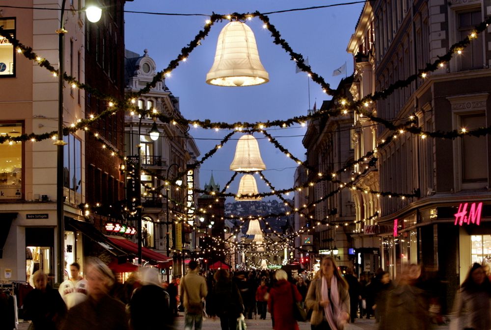 Enova-kampanjen "Snu strømmen" skrur tirsdag av julebelysningen i seks norske byer samtidig.
