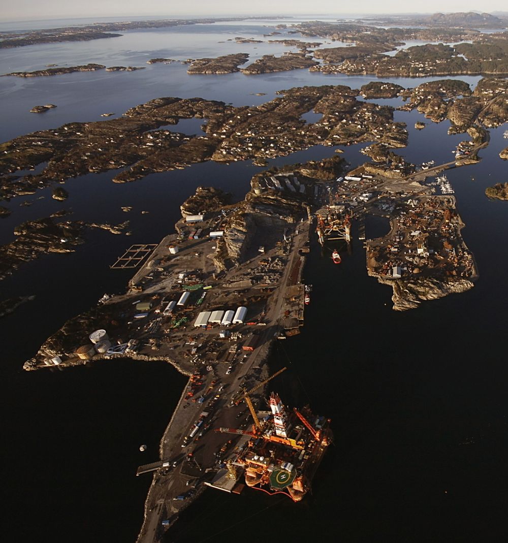 SENTRAL: Tørrdokken på Hanøytangen kan ta inn store rigger og konstruksjoner med sine 125 x 125 meter og 17 meter dybde.