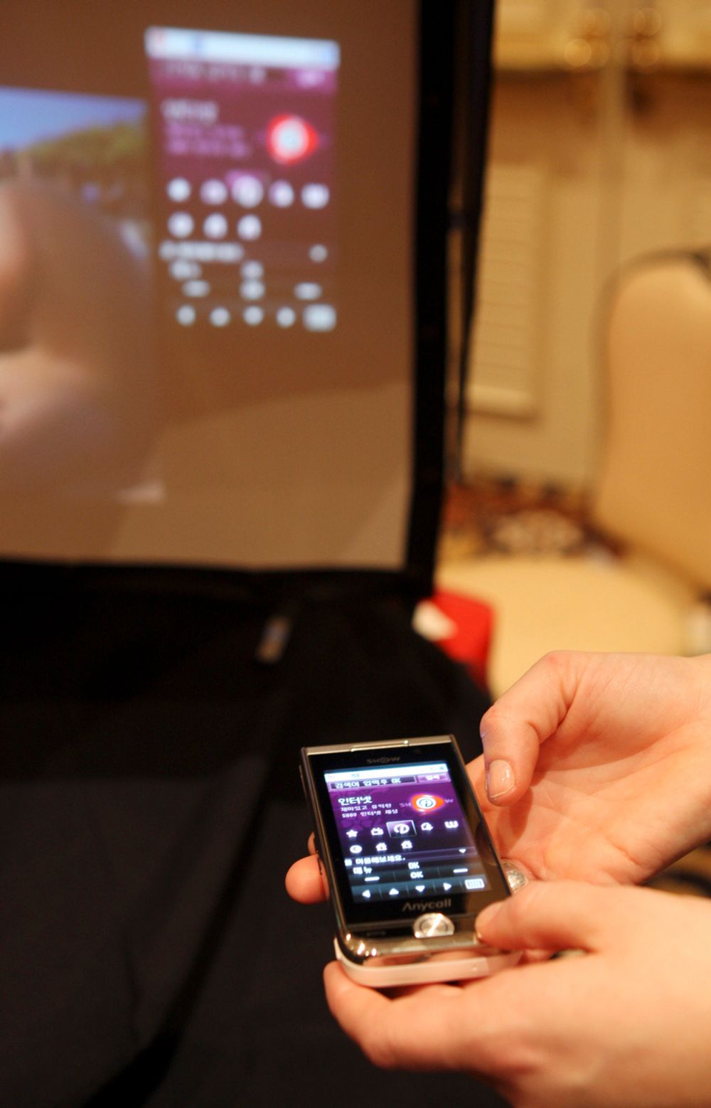CES: Samsung Show er en mobiltelefon med innebygget projektor.