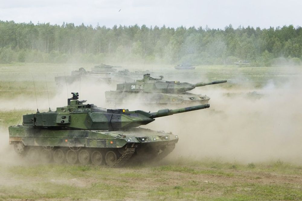 Den svenske Leoparden er både bedre beskyttet og en bedre jeger enn den norske stridsvognen.