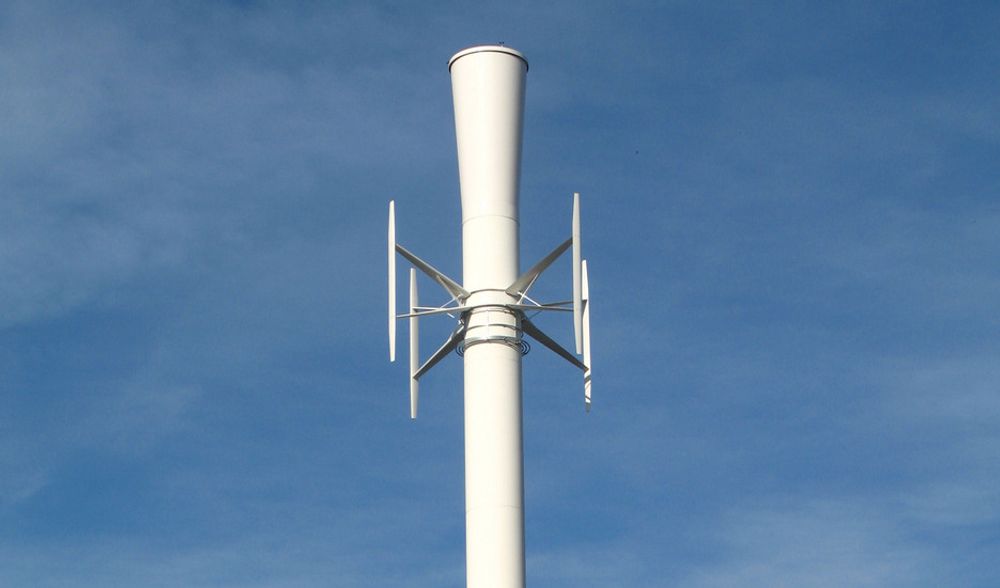 TESTMØLLE: Selskapet Vertical Wind utvikler vertikale vindmøller. Dette er Ericsson Tower Tube, et testprosjekt som kombinerer vindkraft og basestasjoner for mobiltelefoni. Nå skal selskapet bygge fire testmøller på 200 kW hver, med 10 millioner statlige kroner i ryggen.