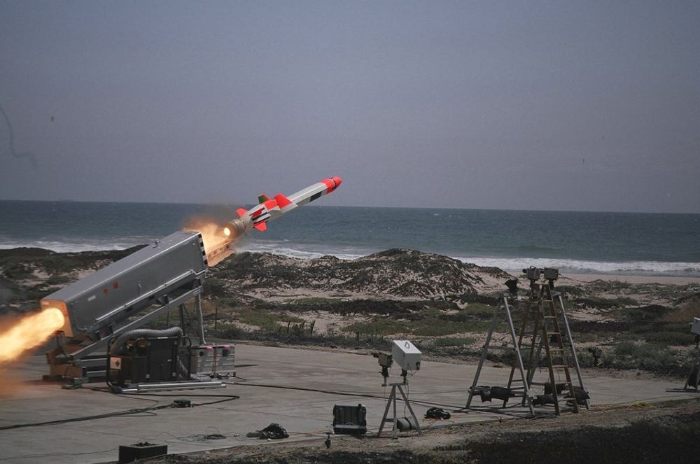 INTELLIGENT: Når missilet er avfyrt, overtar det kontrollen selv. Bildesignaturen til målet er programmert inn, så missilet ikke treffer andre fartøyer i området.