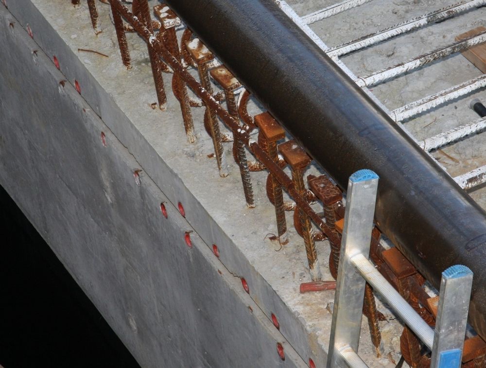 Rustfri. Et tykkere lag med betong utenpå armeringen skal gi rustfritt og vanntett P-hus i 300 år.