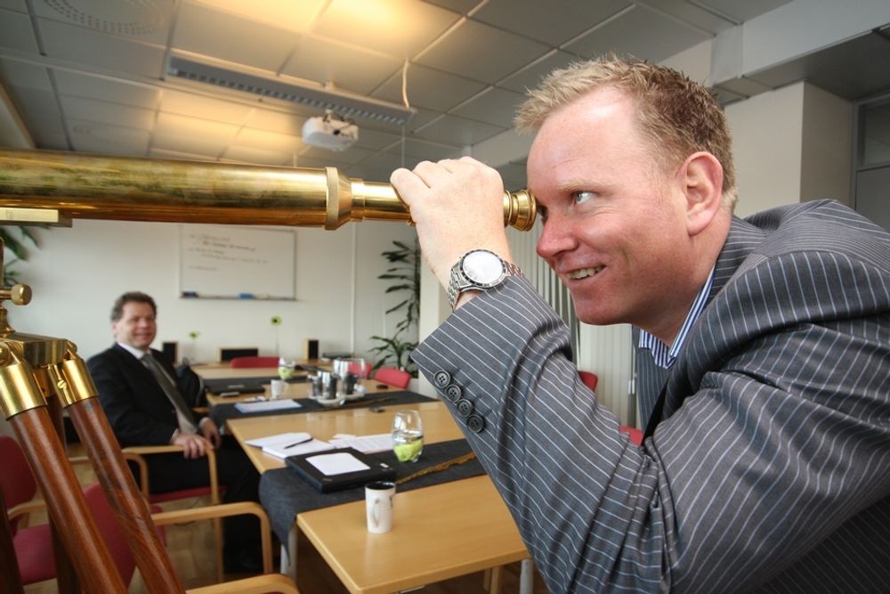 Speider: Country manager Øyvind Stensby (nærmest) ser etter både partnere og kunder i nystartede Segmenta Norge, mens administrerende direktør Lars Damgaard satser på sterk vekst.