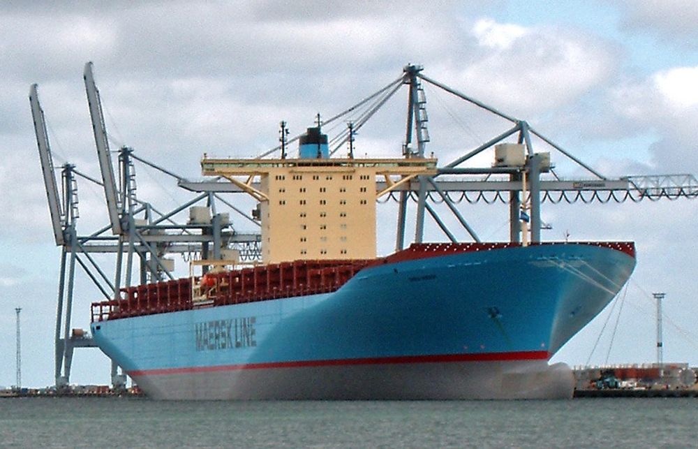 Emma Maersk er verdens største containerskip med kapasitet til å ta 11.000 TEU-containere. Skipet er på 156 907 dødvekttonn, 397 meter langt og 53 meter bredt. Det rager 100 meter i været og trenger en besetning på kun 13 personer. Analytikere mener Mærsk er kjent for å oppgi høyst moderate tall for kapasitet og anslår at Emme Maersk har en kapasitet på 13-15 000 TEU, hvorav 1. 000 40-fots kjølecontainere. Skipet tar 22 containere i bredden og ca. åtte i høyden.