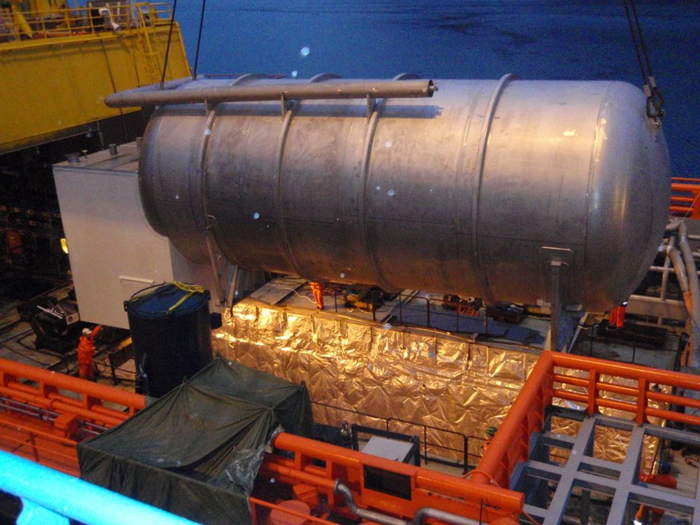 DRIVSTOFF: Skipets hovedmotorer, hjelpemotorer og brenselcellen går på naturgass, som oppbevares  i denne LNG-tanken. LNG er langt mer miljøvennnlig en bunkersolje.