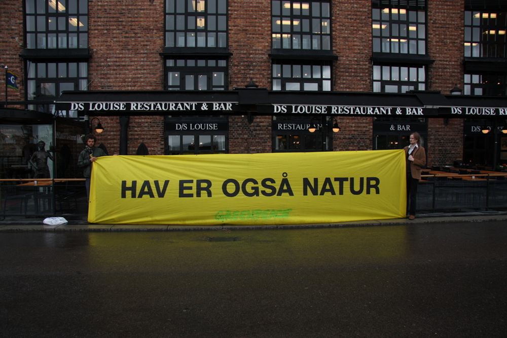 KAMP OM HAVET: Greenpeace demonstrerer som ventet mot oljeleting ved Jan Mayen. Sp vil lete, men SV vil ikke.