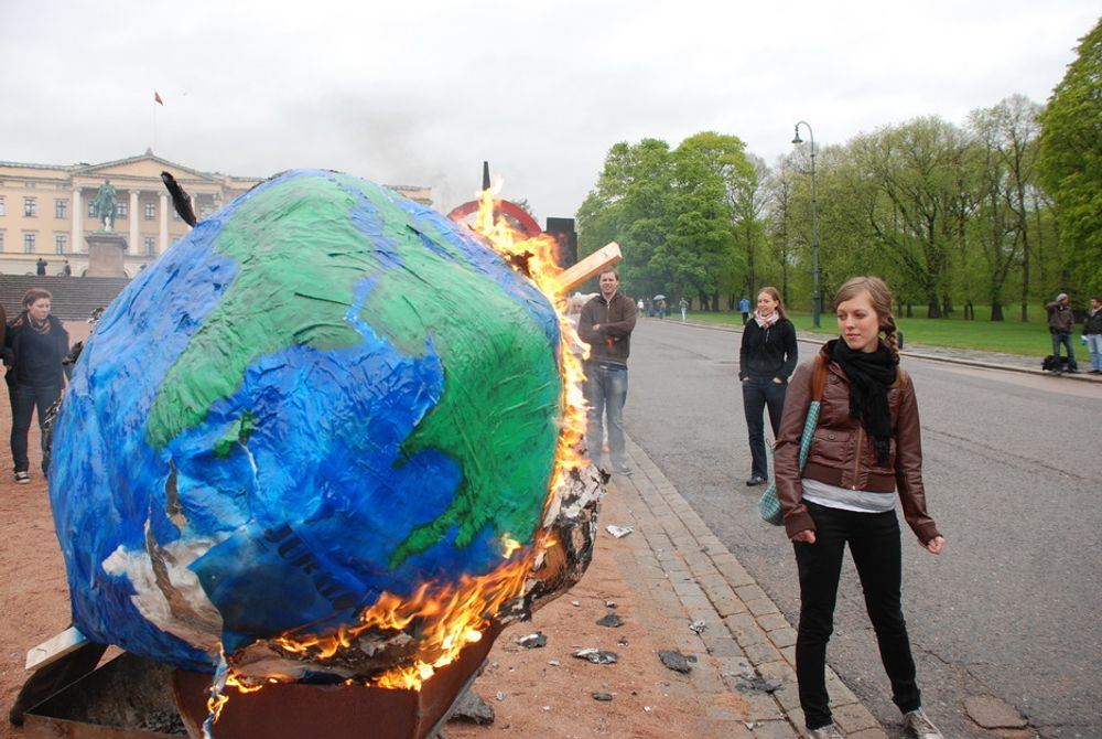 PROVOSERT: Natur og Ungdom kritiserer nyutnevnt direktør Gro Brækken i Oljeindustriens Landsforening for å ville åpne Lofoten og Vesterålen for oljeboring. Brækken kommer fra Redd Barna og burde vite bedre, mener leder Ingeborg Gjærum.