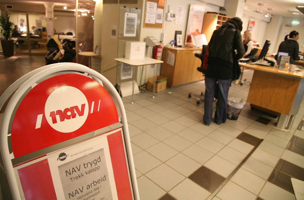 Veien til NAV kan bli kortere for norske arbeidstakere i 2013. Bedriftene melder om et vanskelig år. 
