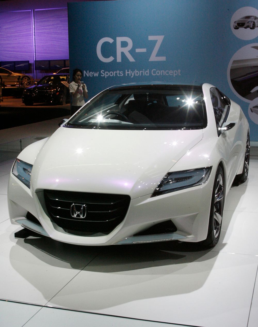 LA AUTO SHOW: Honda kunne skilte med konseptbilen CR-Z, en hybridsportsbil.