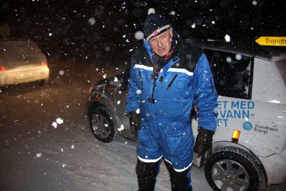 PÅ HJERKINN: Arne Asphjell er meget fornøyd med vinterframkommeligheten til Think City, men måtte kjøre uten varmeapparat for ikke å redusere rekkevidden for mye.