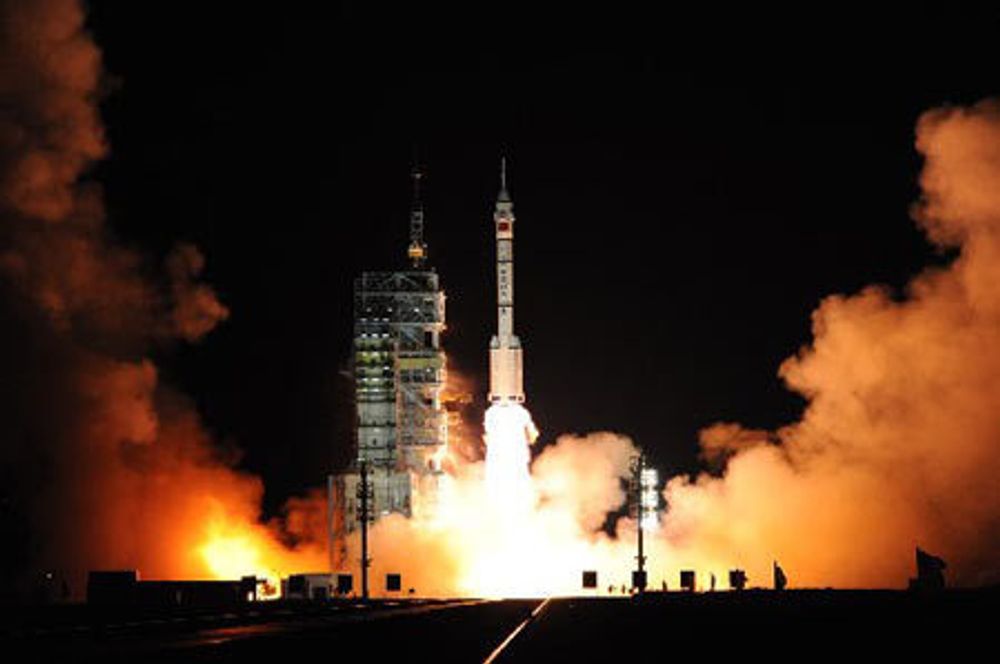 Bæreraketten Long-March II-F med Shenzhou 7 på toppen ble skutt opp klokka 15.10 torsdag.
