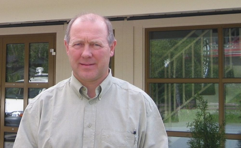 TVILER: Direktør Arne Lorentsen hos Rødøy-Lurøy Kraftverk tviler på at departementet kommer til å betale deler av utbyggingen til Træna.