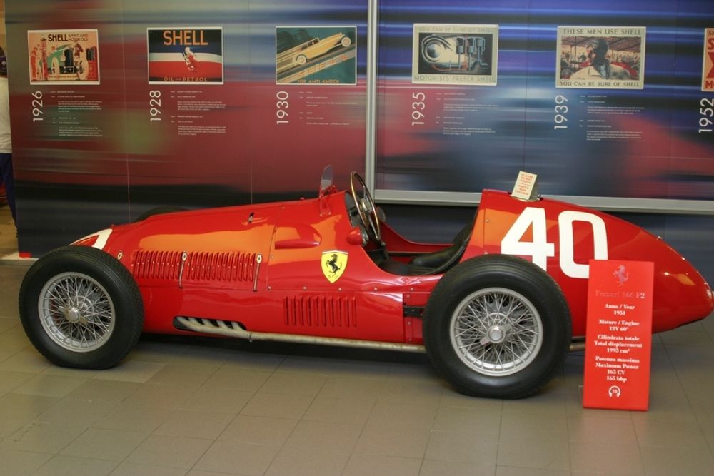 DEN FØRSTE: Dette er den første Ferrarien under eget navn som Enzo Ferrari utviklet. Bilen ble lansert i 1947.