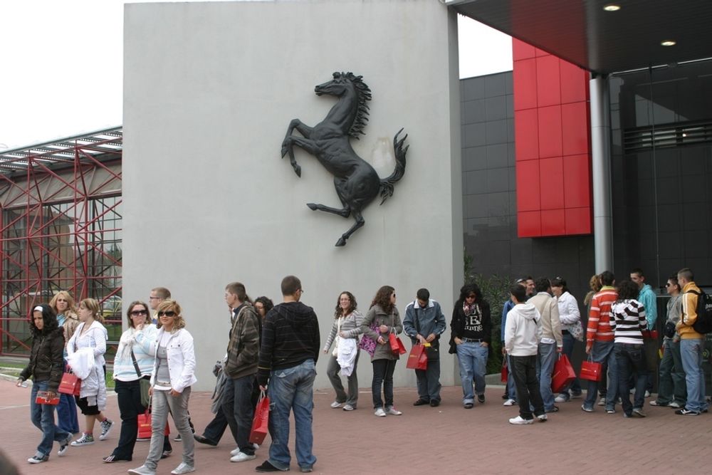 POPULÆRT: Ferrari-museet i Maranello har mange turister på besøk.
